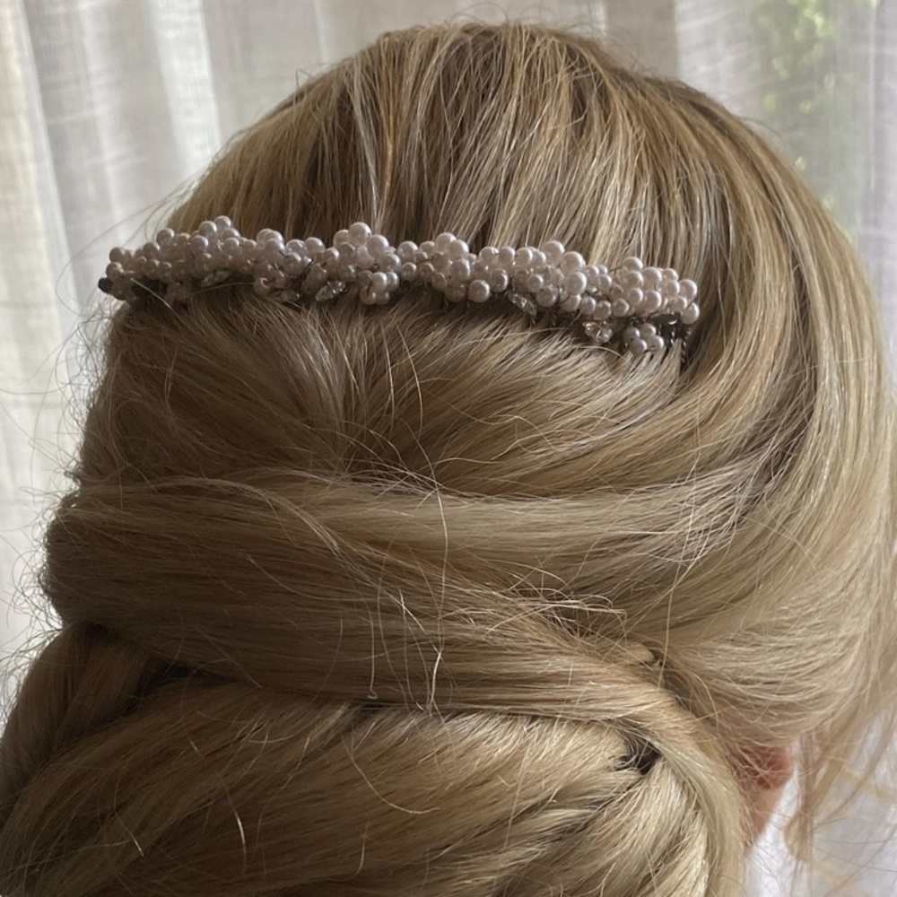 Princess Veils “Natalie” Hairpiece Swarovski flower Rhinestones and pearls. New